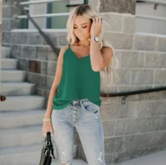 HUNTER Green Wave Detailed V Neck Cami - Picture 6 of 7